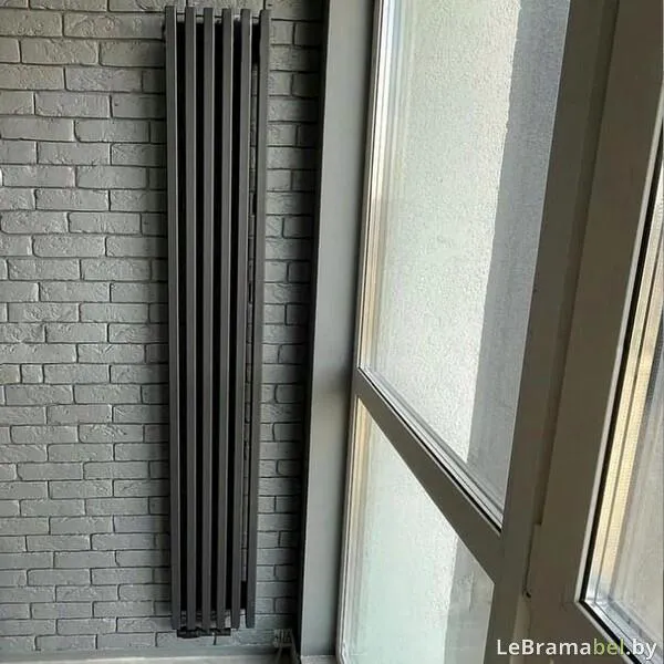 Чёрный вертикальный радиатор LeBrama Grande